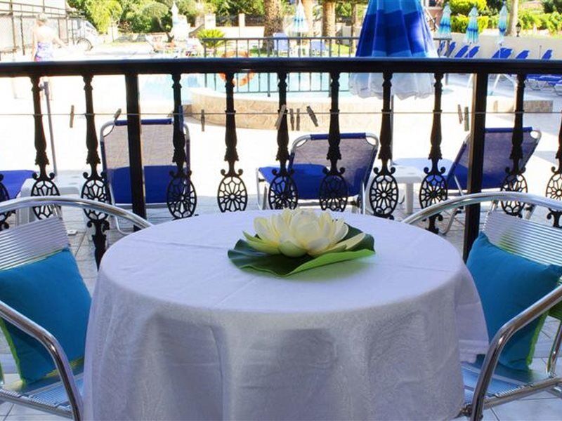 Litsa Aparthotel